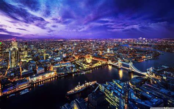 1536x2048 Resolution London UK Night Light Blurred Photography