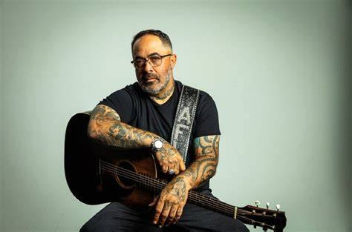 5 Burning Questions Aaron Lewis' 'Am I the Only One?' Billboard