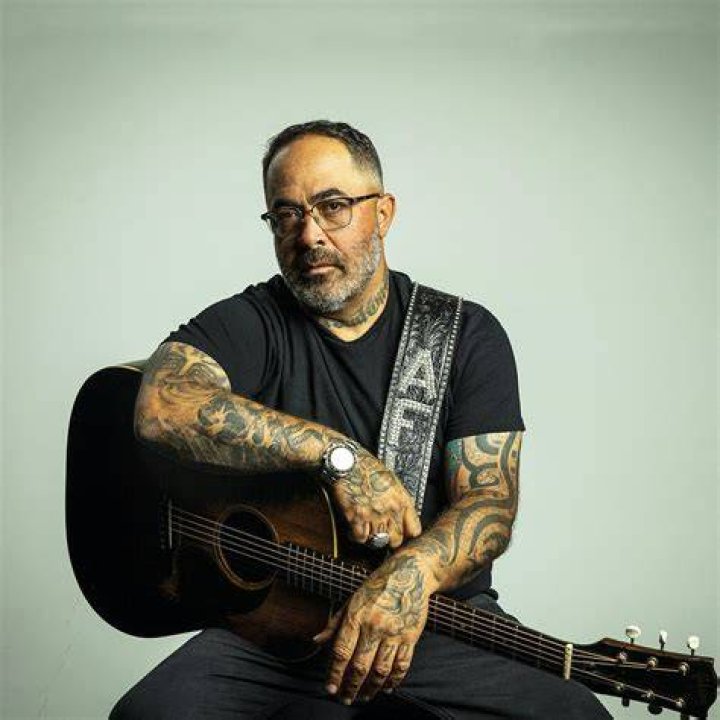Aaron Lewis iHeart