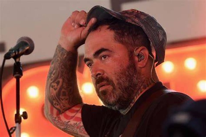 Aaron Lewis on Onstage Outbursts 'I'm Not Some Sort of Diva'
