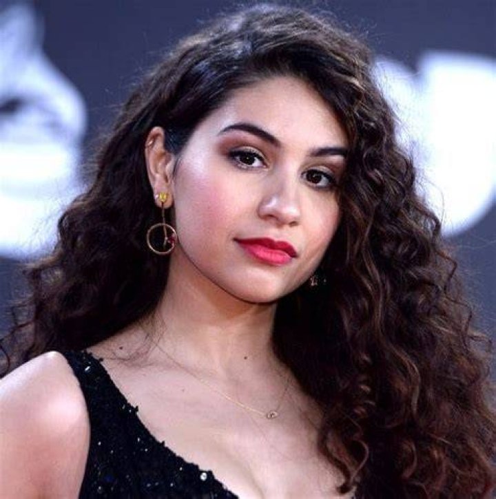 Alessia Cara Net worth, Age, Height, Family, Boyfriend, Biography