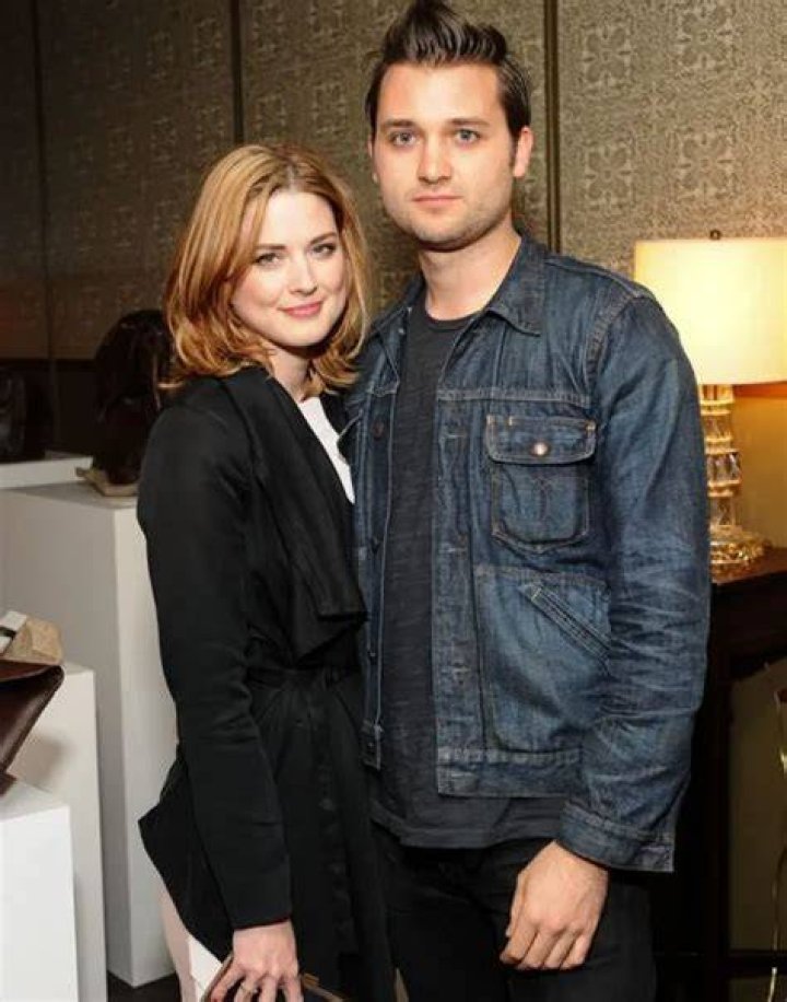 Alexandra Breckenridge Net worth, House, Car, Salary, Single & Family