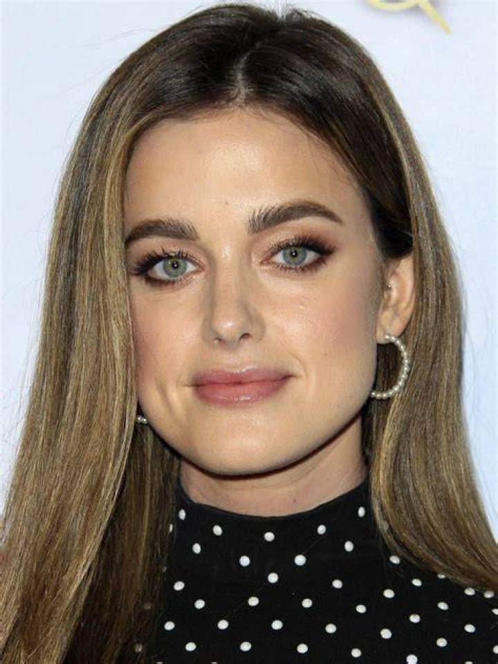 Ashley Newbrough's Wiki Measurements, Husband, Net Worth