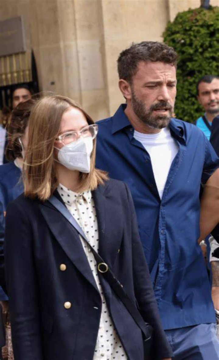 Ben Affleck’s Daughter Violet Wears Mask To Join Him & Stepmom Jennifer