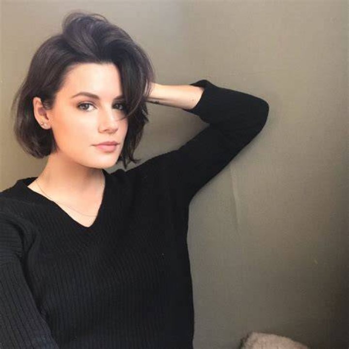 Chelsea Hobbs IMDb