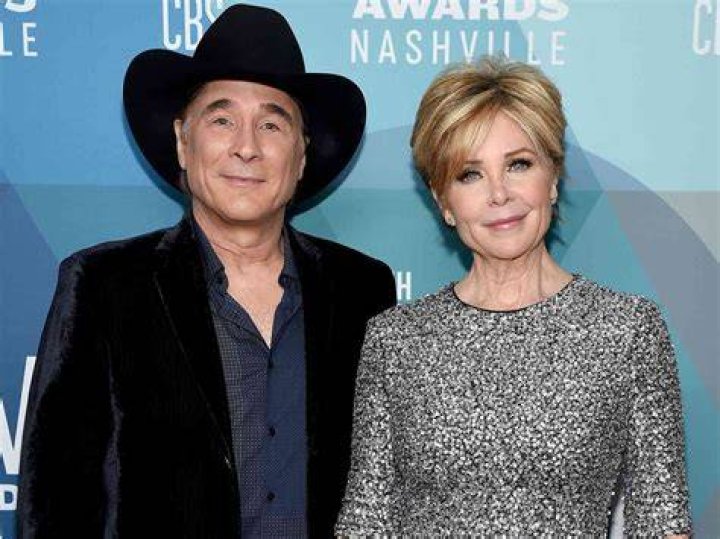 Clint Black Biography Wiki, Wife, Daughter, Net Worth, Family