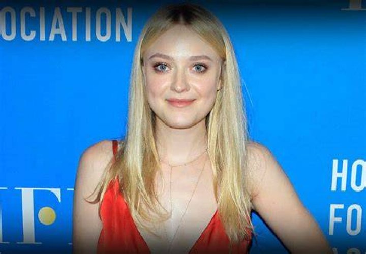 Dakota Fanning`s height, weight. She loves fast food