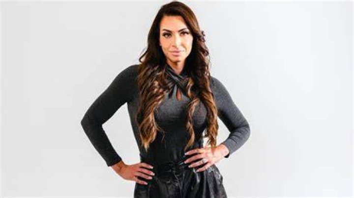 Did Leila Hormozi Receive a Nose Job? Plastic Surgery Details!