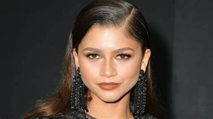 Does Zendaya Have A Close Relationship With Her 5 Older Siblings?