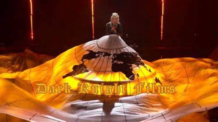 Dolly Parton World on Fire Lyrics