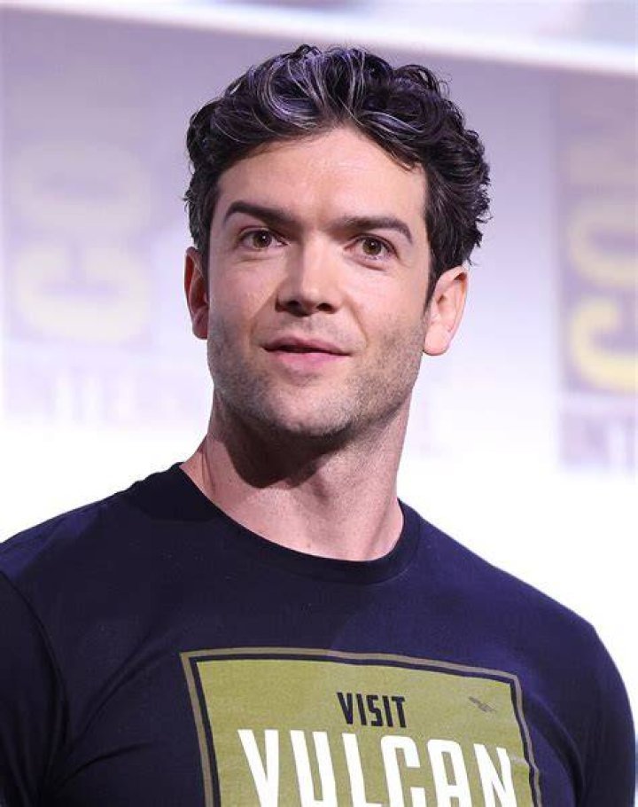 Ethan Peck Wiki, Father, Net Worth, Married, Mother, Single, Spouse