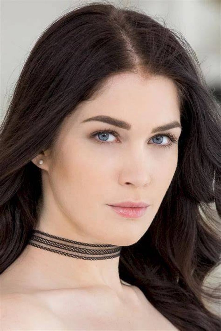 Evelyn Claire About Entertainment.ie