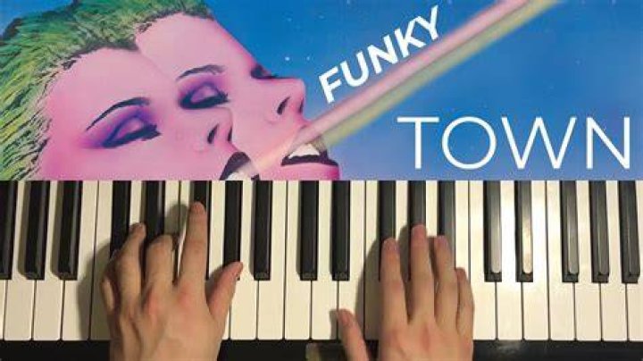 Funky Town (Piano Tutorial Lesson) YouTube