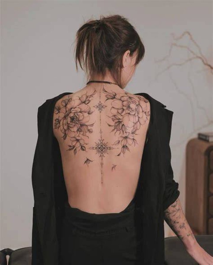 Girl Back Tattoos, Simple Tattoos, Creative Tattoos, Tatoos, Fake