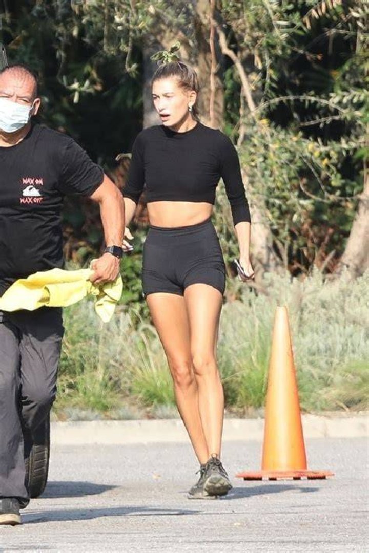 HAILEY BIEBER Arrives at Her Home in Beverly Hills 08/19/2020 HawtCelebs