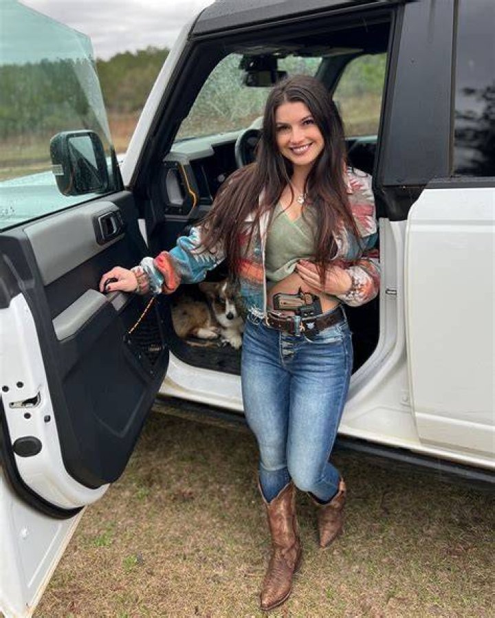 Hannah Barron Biography, Age, Height, Husband, Fitness, Net Worth