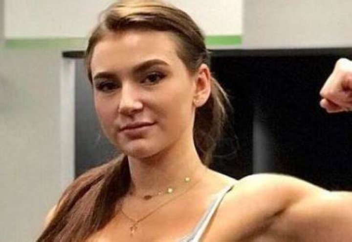 Instagram star Elizabeth Zaks is currently dating Dominic Jeancola