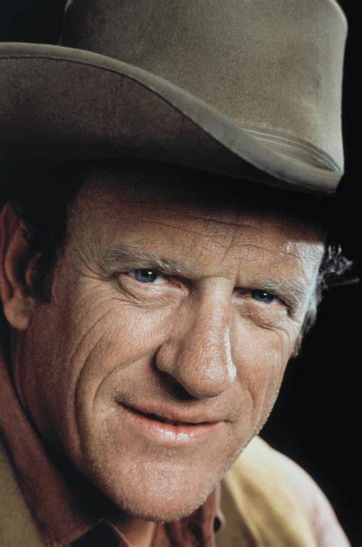 James Arness Dies At 88, Filmed Legendary TV Show Gunsmoke In Santa