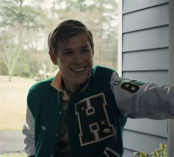 Jason Carver's Outfits in "Stranger Things" Season 4 in 2022 Stranger
