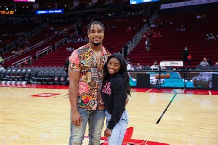 Jonathan Owens Height, Weight, Family, Girlfriend, Education, Biography