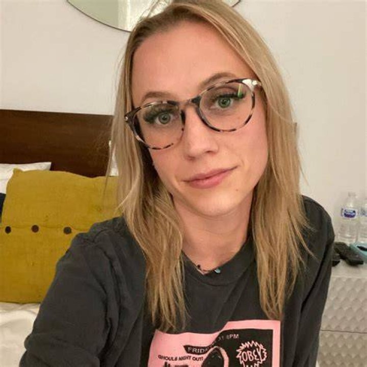 Kat Timpf Net Worth, Age, Husband, Height, Family and Biography