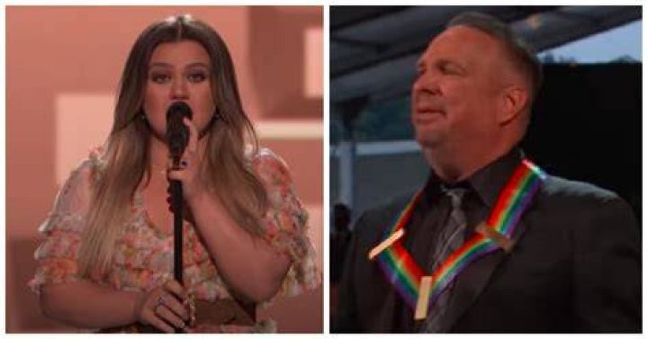 Kelly Clarkson Singing The Dance Brought Garth Brooks to Tears (music