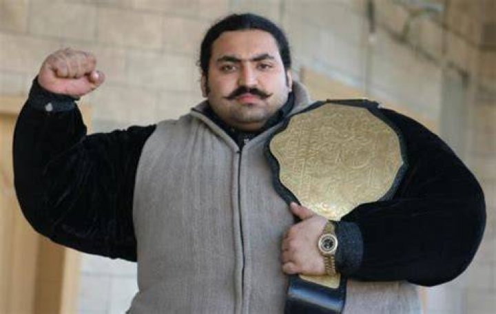Khan Baba "The Pakistani Hulk" Weighs 961 lbs strong man or fake?