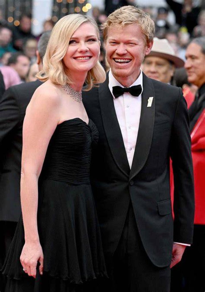 Kirsten Dunst and Jesse Plemons Hold Hands in Cannes Photos