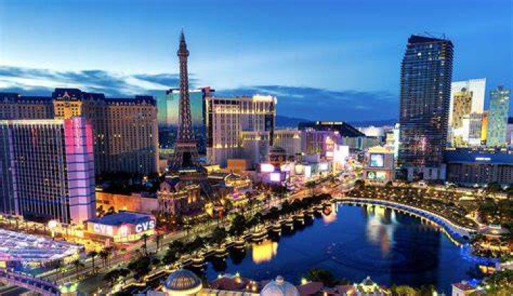 Las Vegas, NV, USA. 2nd Nov, 2021. Richard Rawlings, Katerina Rawlings