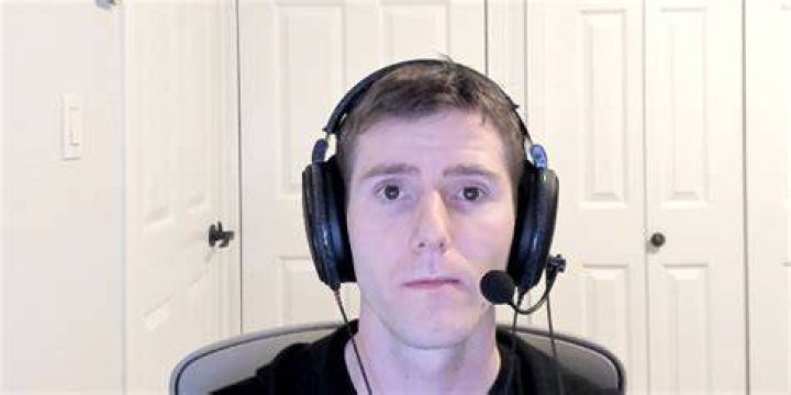 Linus Sebastian AKA LinusTechTips updating viewers on GME position on