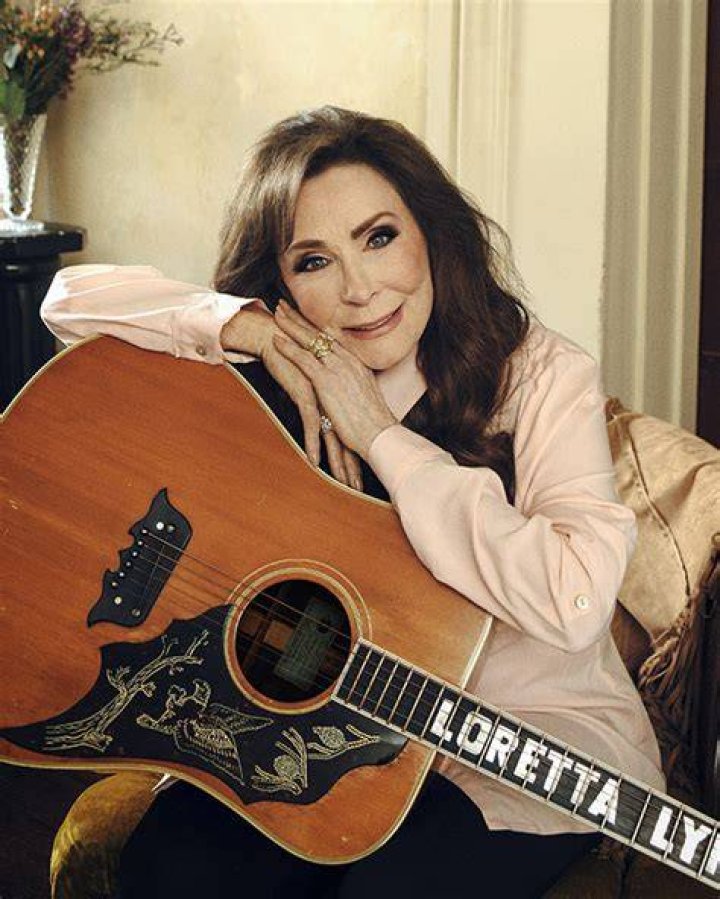 Loretta Lynn Dies at 90 Pitchfork