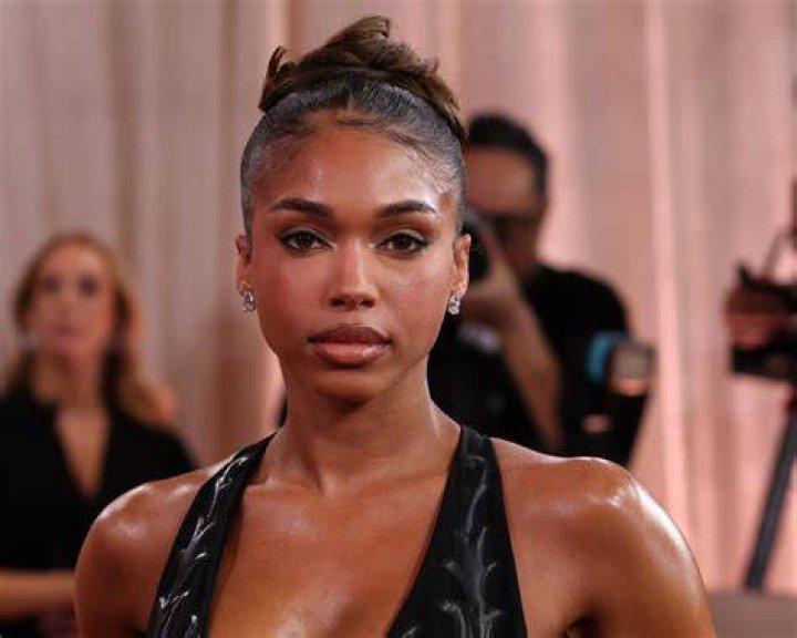 Lori Harvey Taunts Her Haters In 3.7K Outfit While Shopping For More