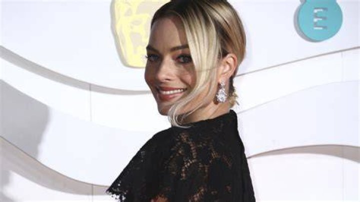 Margot Robbie's Velvet Schiaparelli Dress at Asteroid City Premiere Is