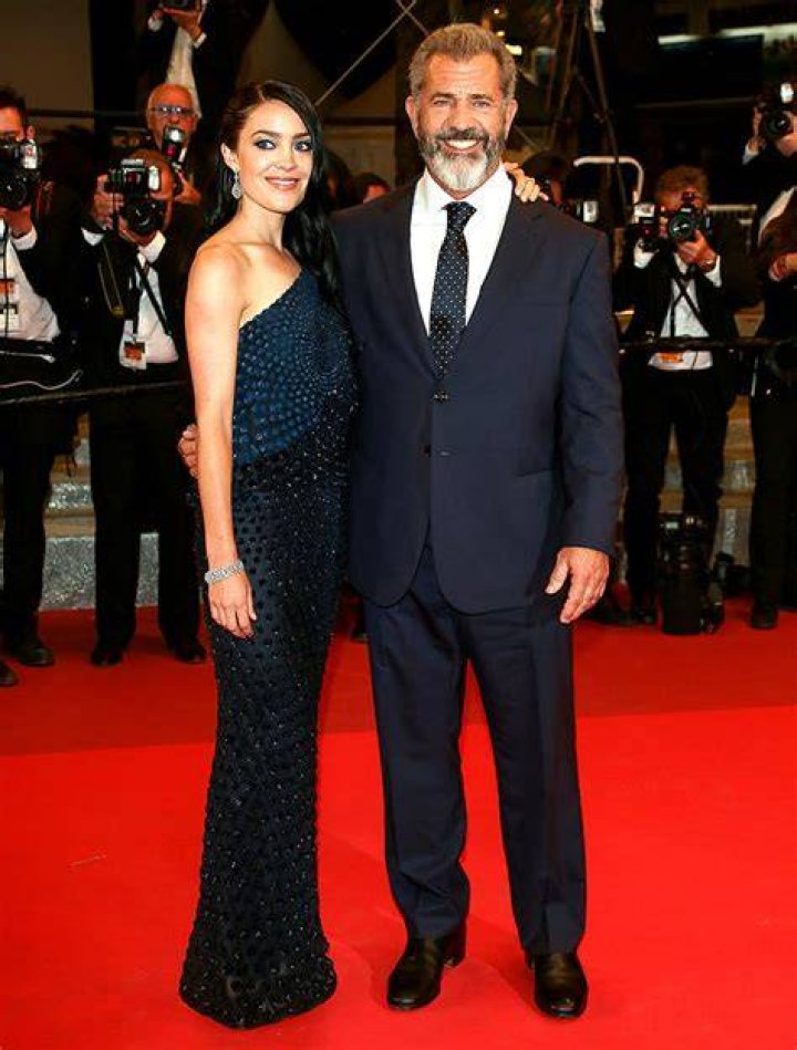 Mel Gibson expecting 9th child as he announces his girlfriend is
