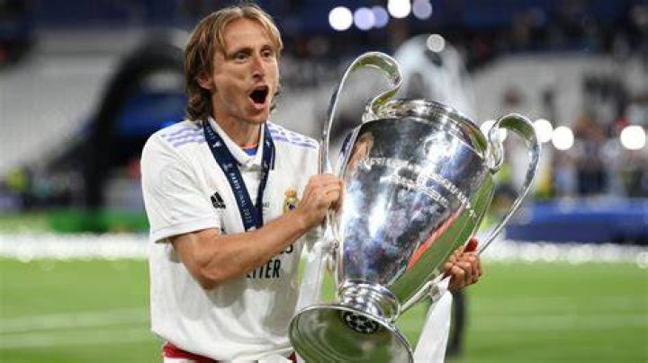 Modric's dad chokes back tears in moving Ballon d'Or tribute Yahoo Sport