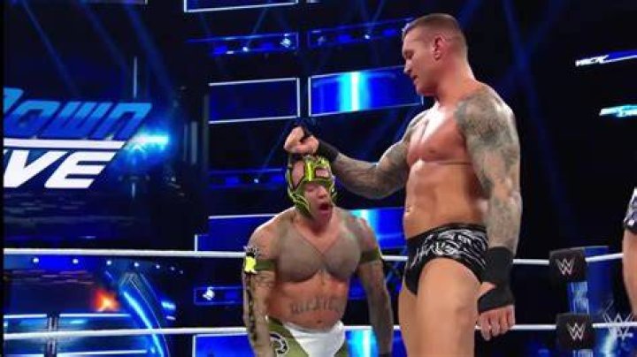 Photo Rey Mysterio Appears Unmasked With His Wife PWMania