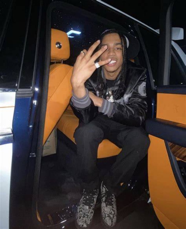 Pin by kiki on thuggas Autumn the rapper, Rap aesthetic, Rapper