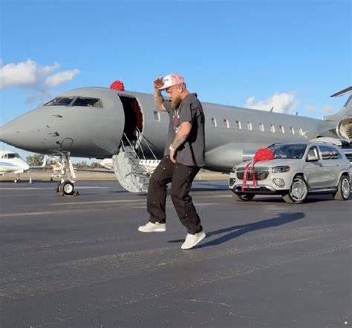 "Wizkid bought a private jet and didn't even announce it" Fans