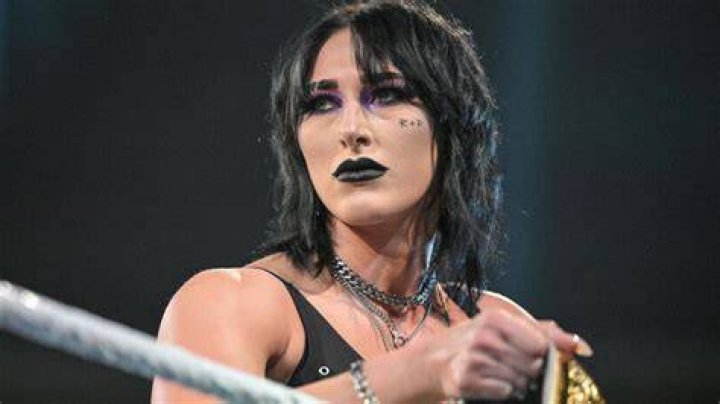 Rhea Ripley reacts to fan asking "what does Buddy have that I don't?"