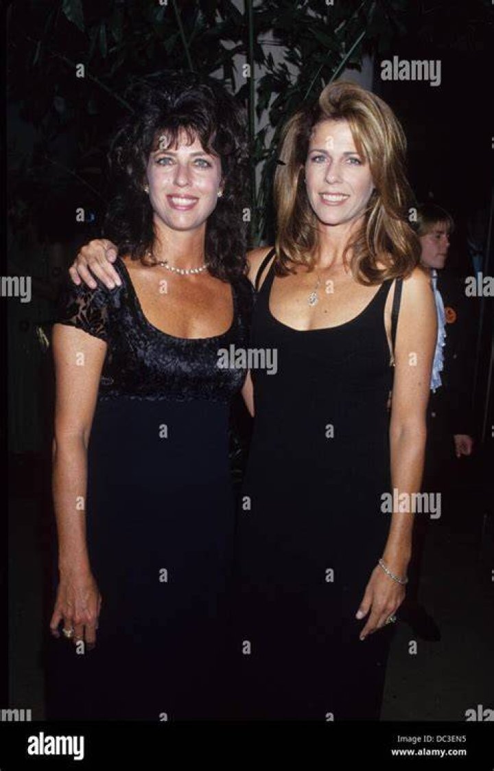 Rita Wilson with her sister Lily Wilson 1994 l9220lr ZUMAg49