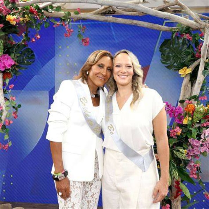 Robin Roberts honors her sister as she retires after 40 years as a