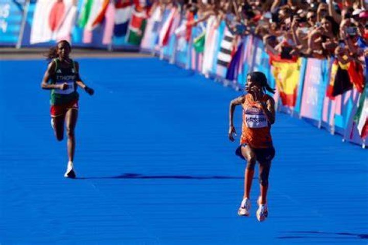 Sifan Hassan "Faith Kipyegon inspires me to run faster" AW