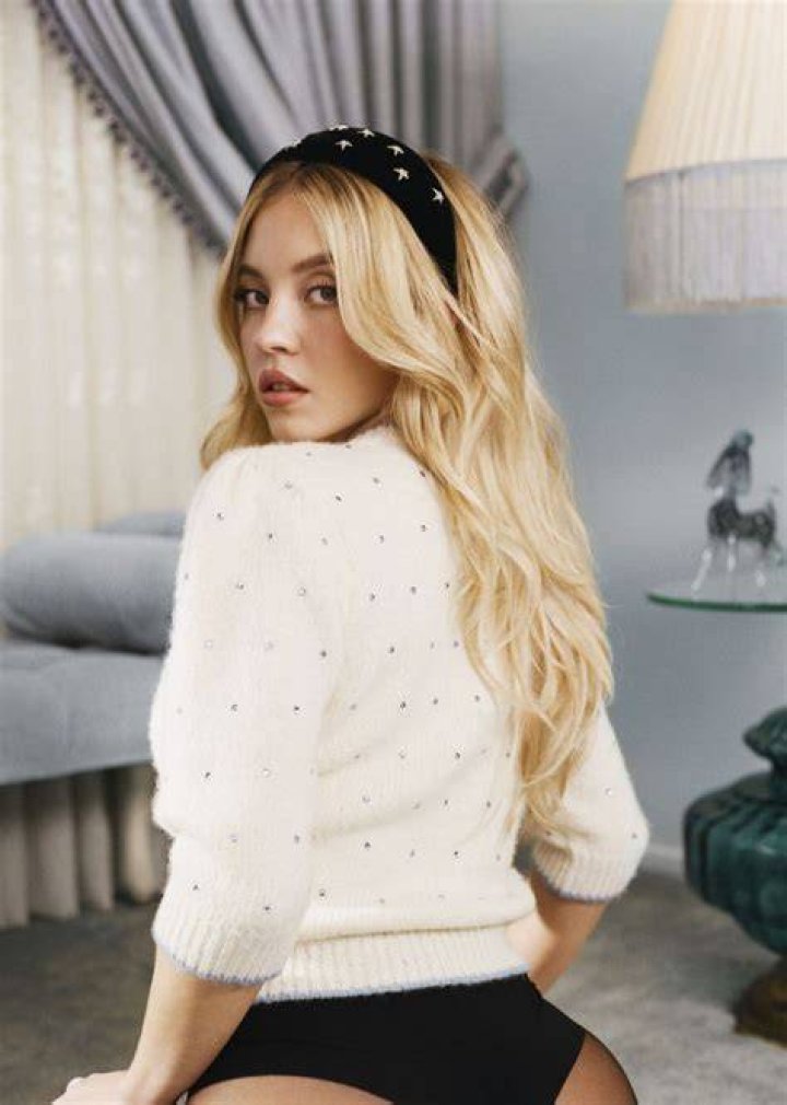 Sydney Sweeney Cosmopolitan February 2022 Sydney Sweeney Photo