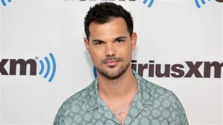 Taylor Lautner Bio, Net Worth, Married, Dating History, Wife, Family