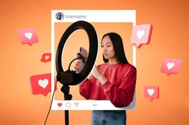 This Influencer's Botched Botox Left Her with Extremely Uneven Eyes