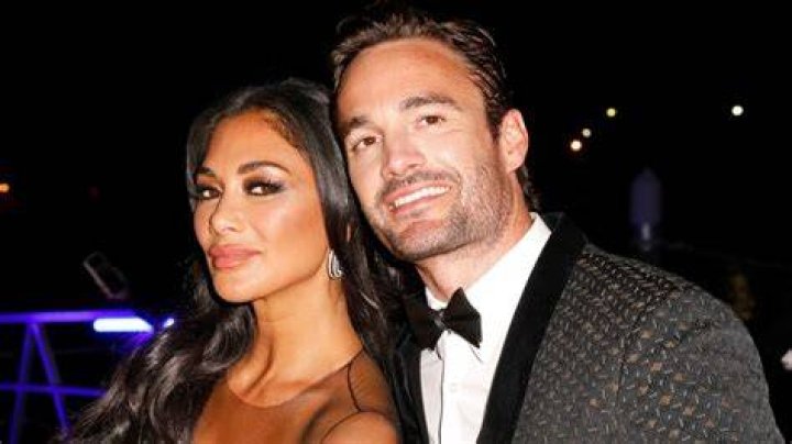Thom Evans introduces Nicole Scherzinger to his parents as they fly