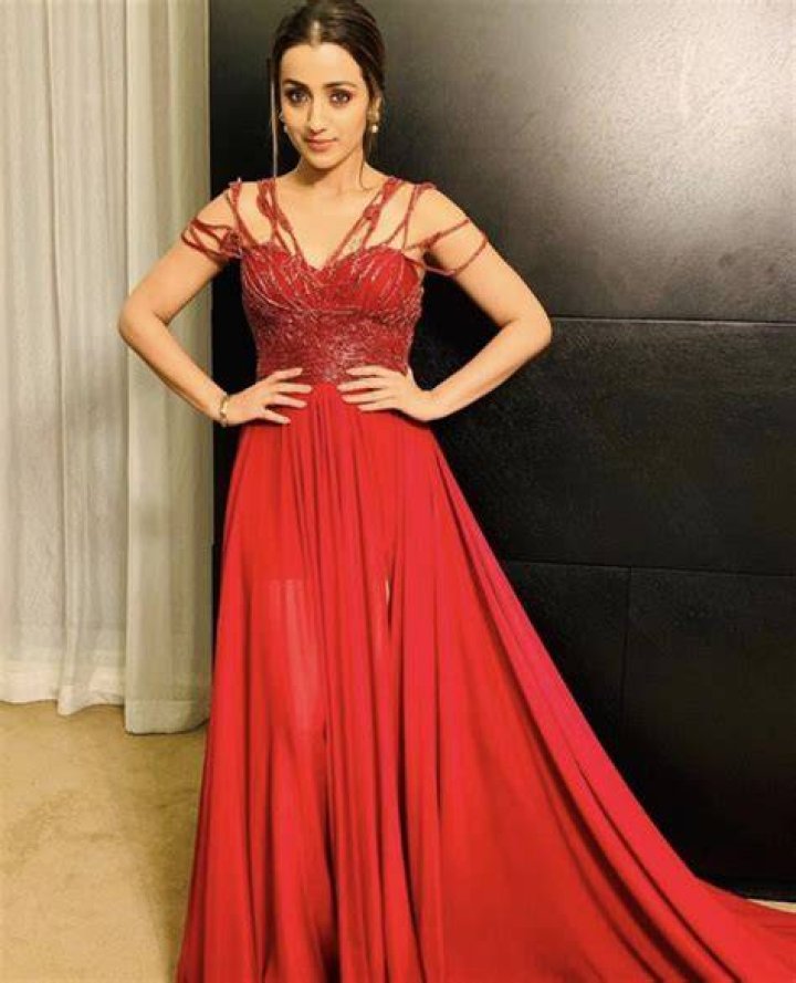 Trisha Krishnan red splendour look at SIIMA award is all you need to