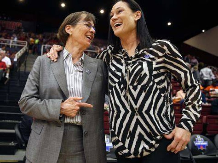 USF&rsquo;s Azzi picks up torch as coach to challenge Stanford mentor