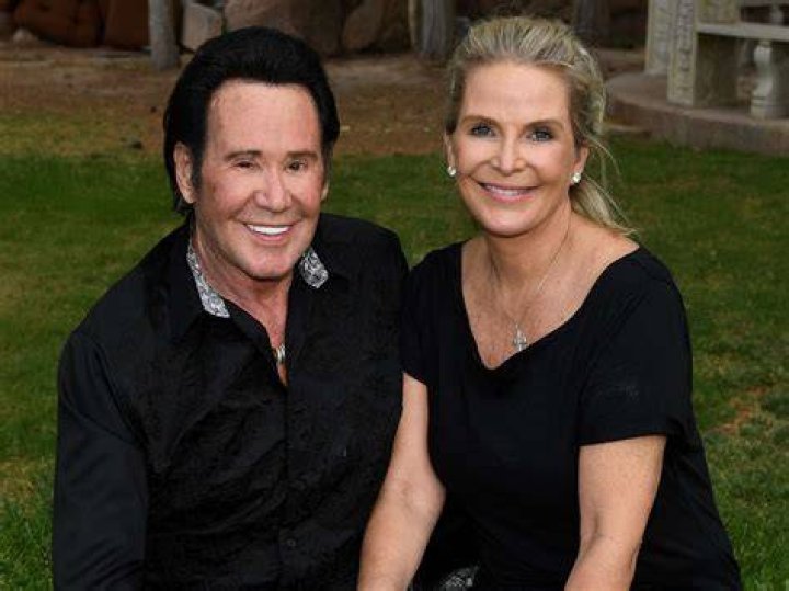 Wayne Newton 2024 Wife, net worth, tattoos, smoking & body facts Taddlr