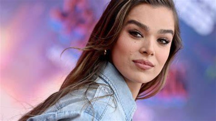 What We Know About Hailee Steinfeld's Older Brother, Griffin